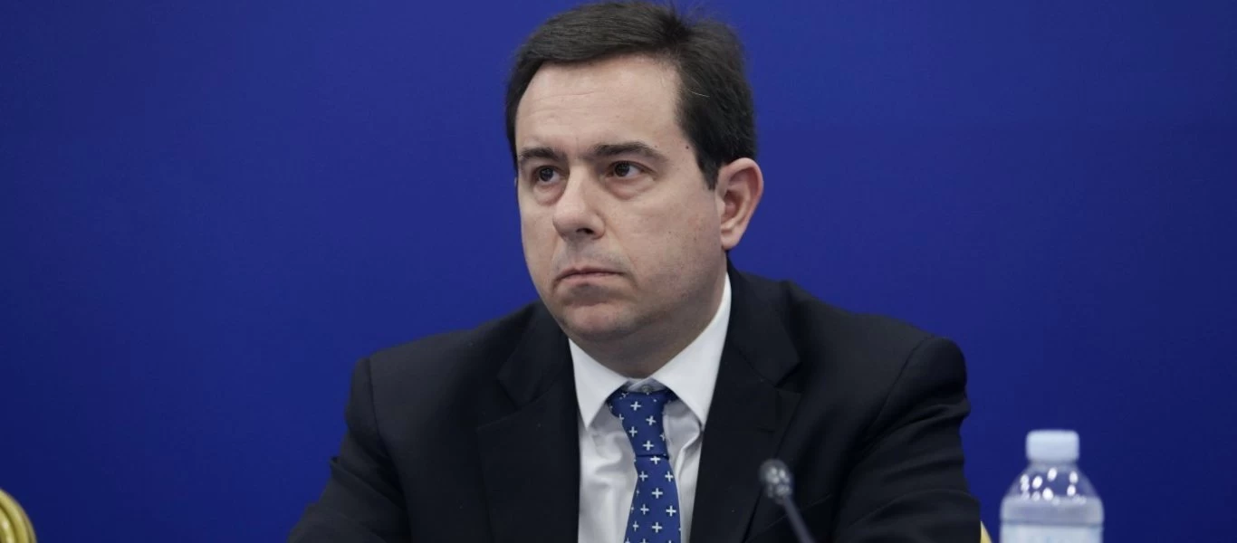 Ν.Μηταράκης: «Θα μπει άμεσα από την Ένωση Ελληνικών Τραπεζών ΑΤΜ σε κάθε δομή»